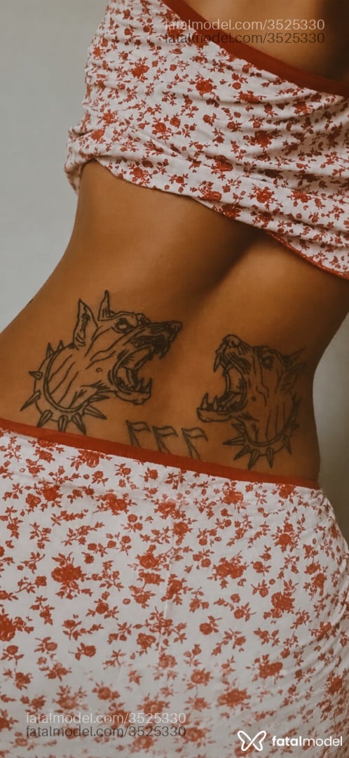 Acompanhante mulher trans morena (o) de olhos castanhos - Preta