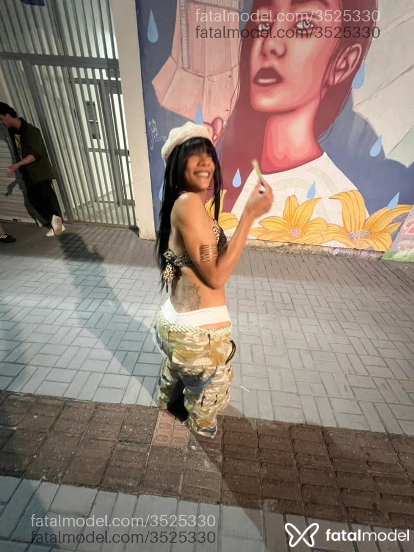Acompanhante mulher trans morena (o) de olhos castanhos - Preta