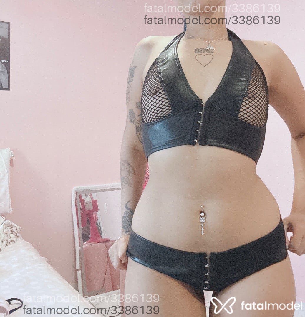 Acompanhante mulher com cabelo colorido de olhos castanhos - Mila