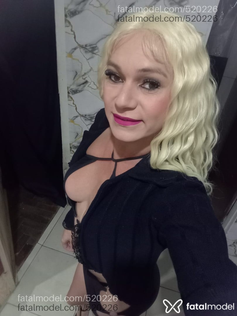 Acompanhante travesti loira (o) de olhos castanhos - Bemliberal