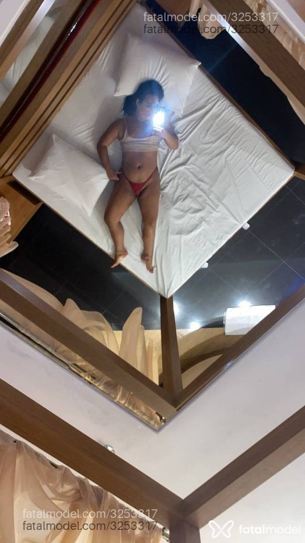 Acompanhante mulher trans morena (o) de olhos pretos - Sabrinna