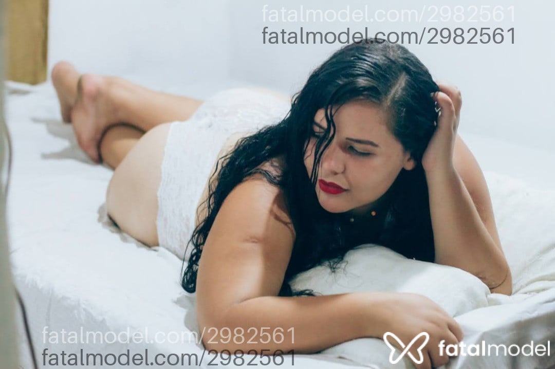 Acompanhante mulher com cabelo castanho de olhos pretos - Luaana