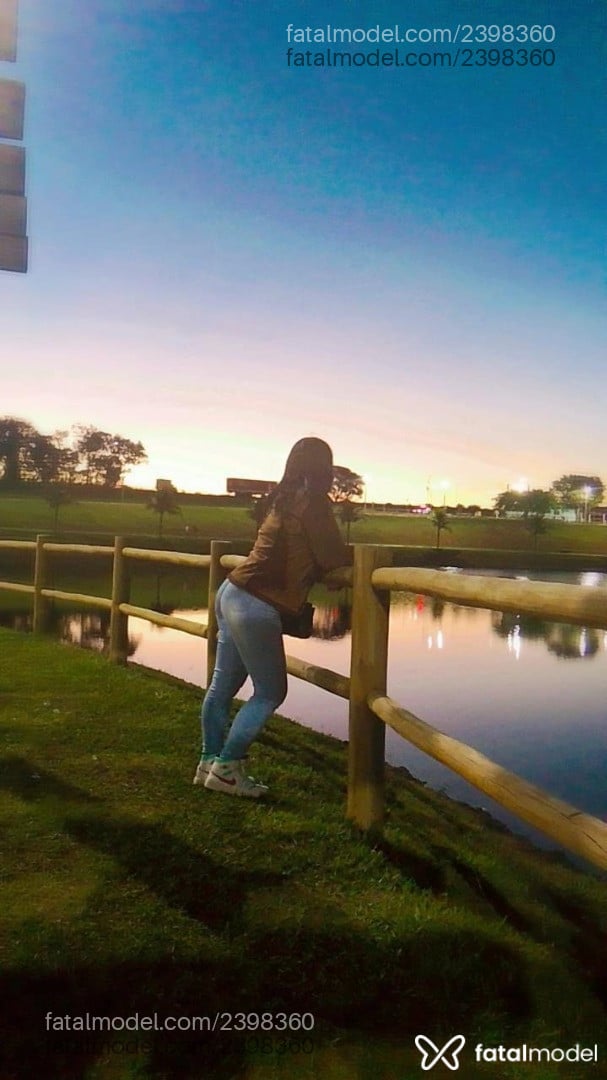 Acompanhante mulher morena (o) de olhos castanhos - Morena