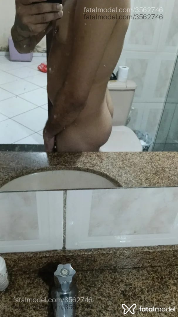 Acompanhante homem morena (o) de olhos pretos - Vinny