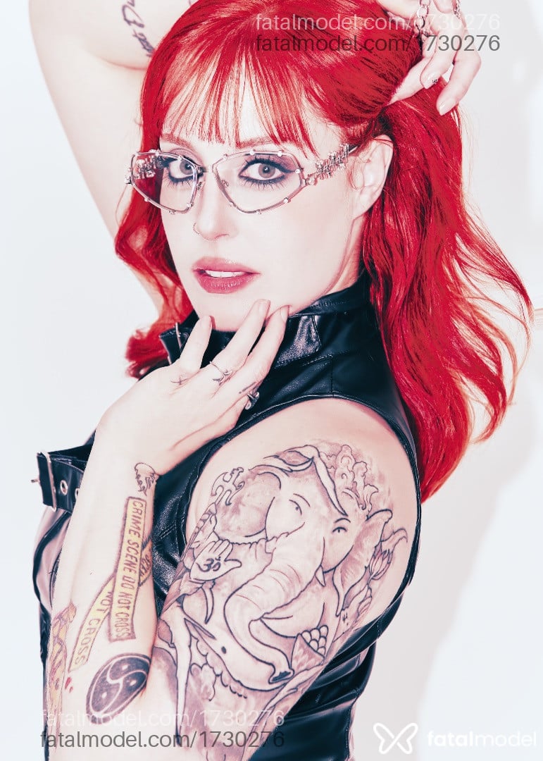 Acompanhante mulher ruiva (o) de olhos verdes - Mel Fire
