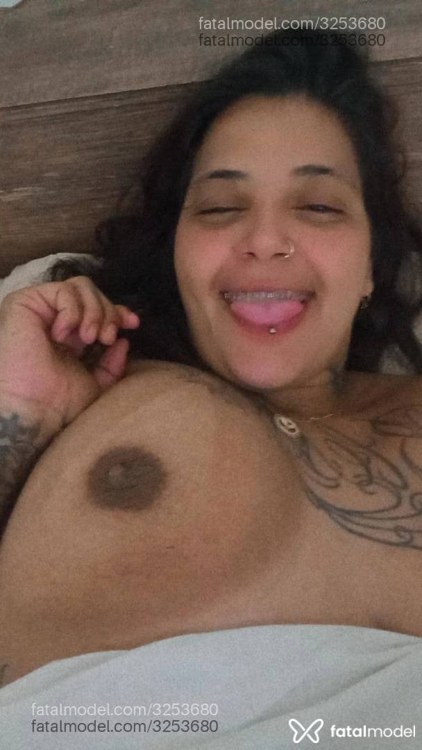 Acompanhante mulher morena (o) de olhos pretos - Camila