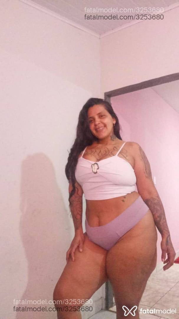 Acompanhante mulher morena (o) de olhos pretos - Camila