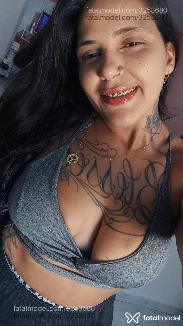 Acompanhante mulher morena (o) de olhos pretos - Camila