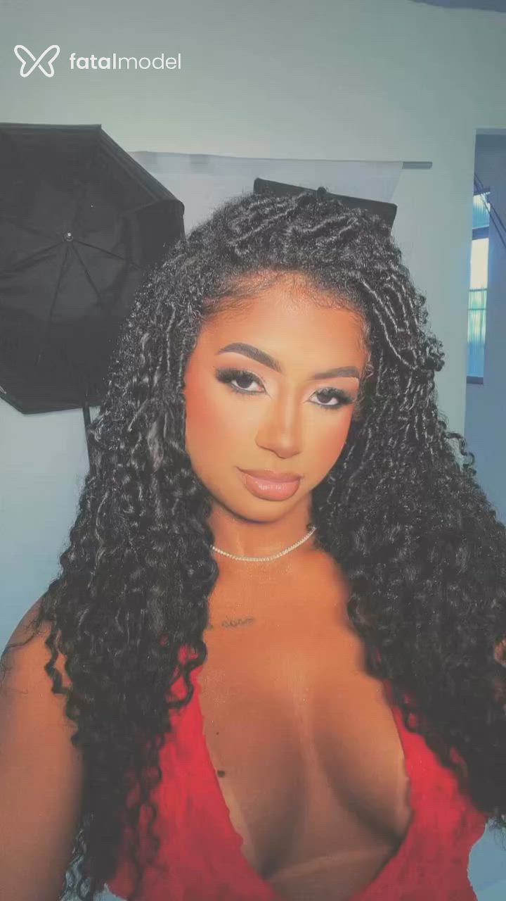 Acompanhante mulher morena (o) de olhos castanhos - Meell