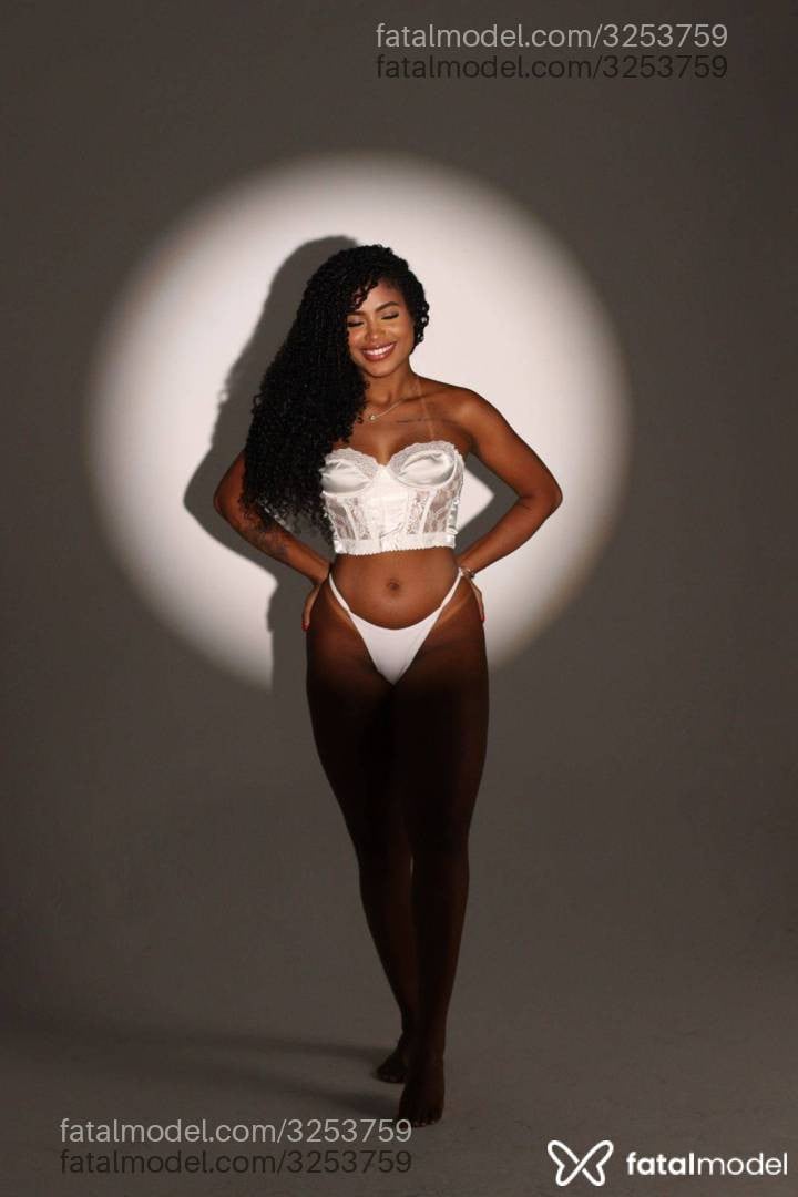 Acompanhante mulher morena (o) de olhos castanhos - Meell