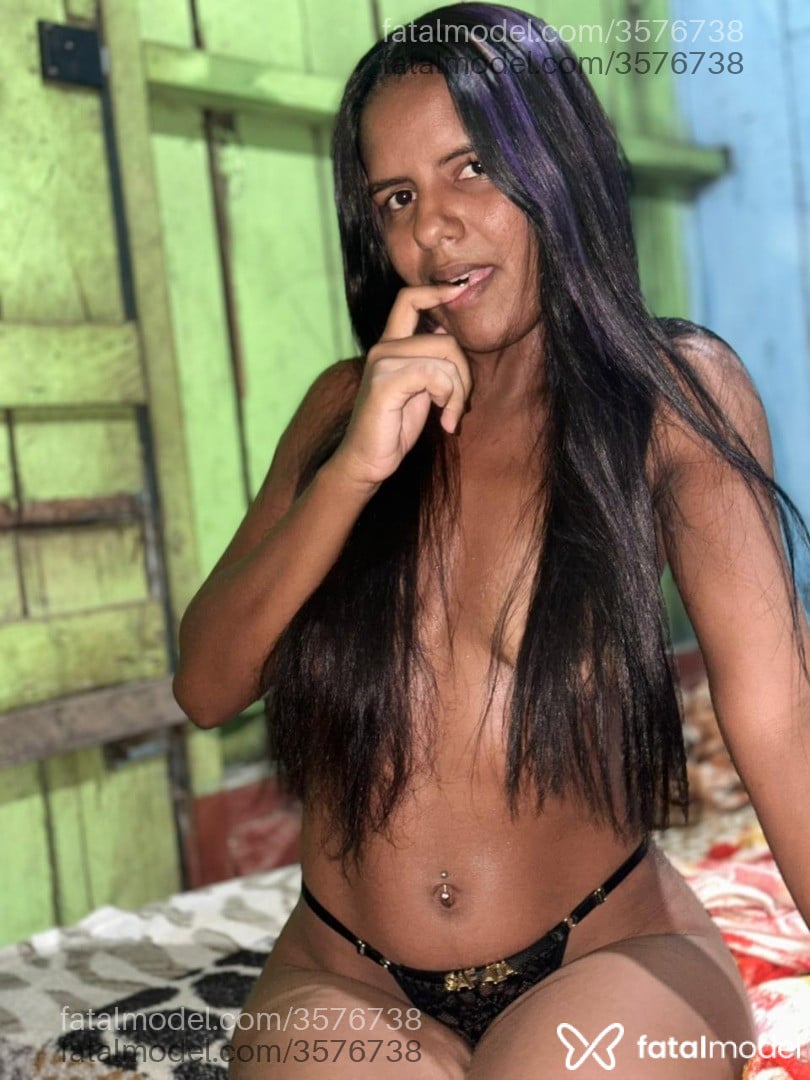 Acompanhante mulher morena (o) de olhos pretos - Mirela