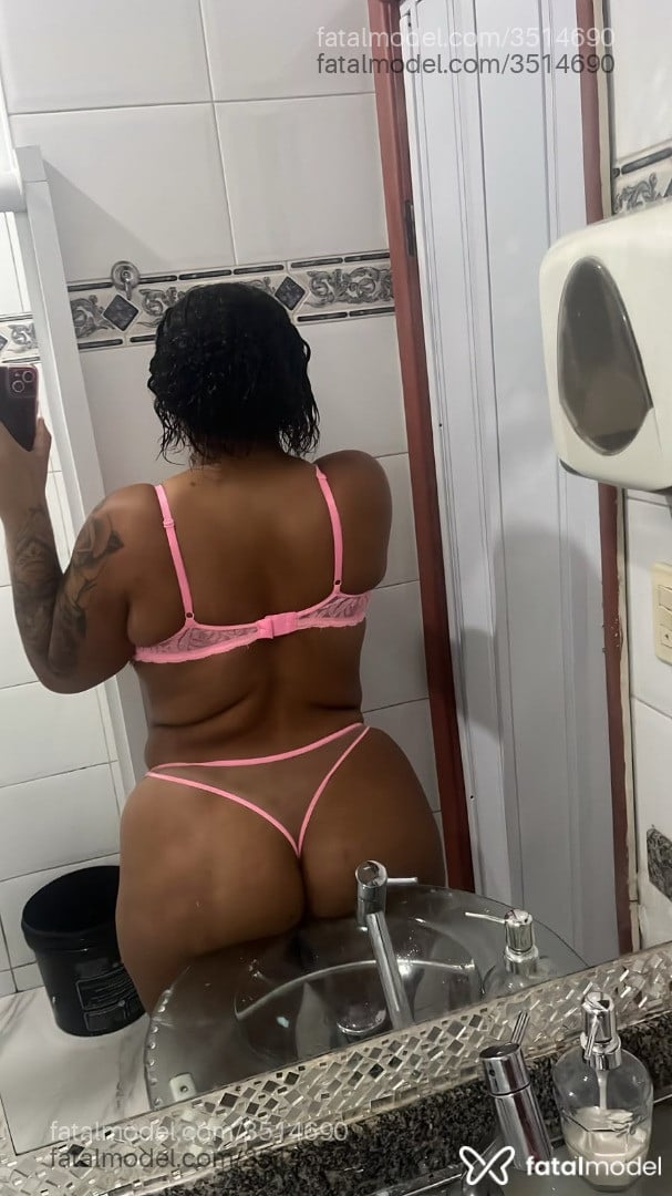 Acompanhante mulher morena (o) de olhos pretos - Carolina