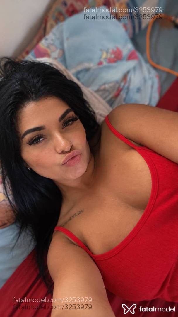 Acompanhante mulher morena (o) de olhos pretos - Saah