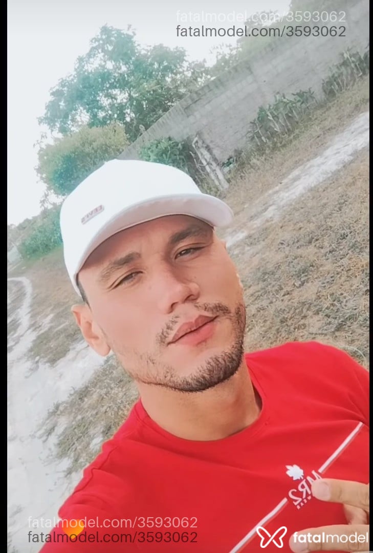 Acompanhante homem morena (o) de olhos pretos - Bernardo Silva