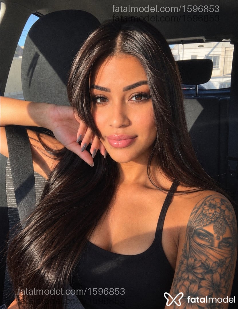 Acompanhante mulher com cabelo castanho de olhos castanhos - Paula Menezes