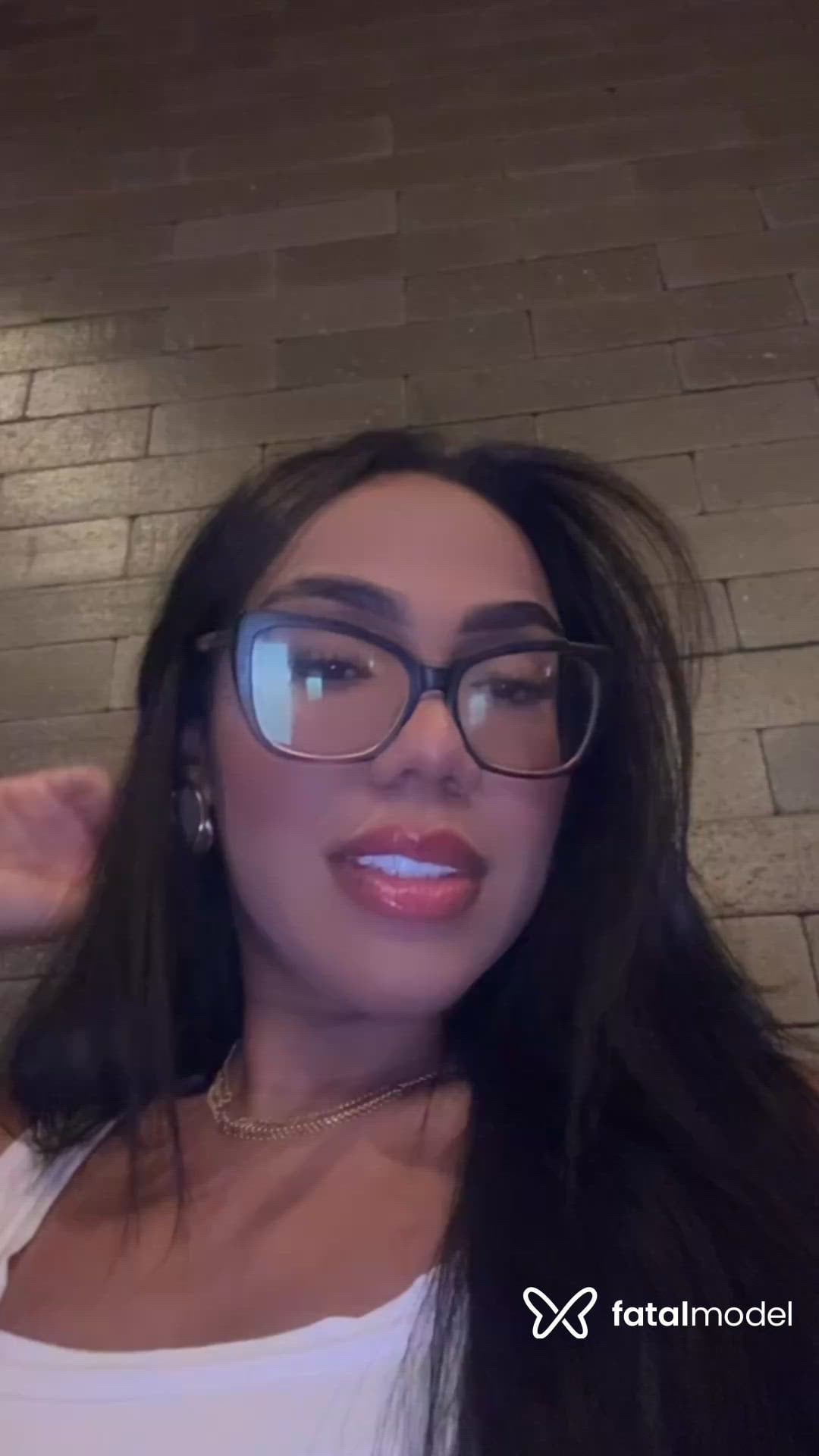 Acompanhante mulher morena (o) de olhos castanhos - Luana