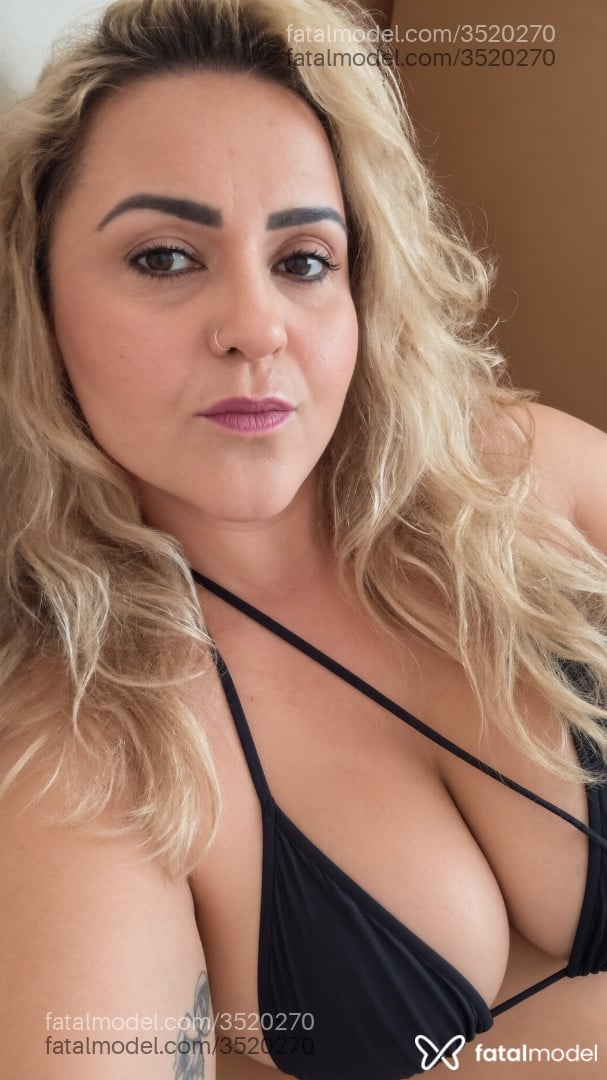 Acompanhante mulher loira (o) de olhos castanhos - Luana