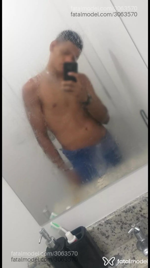 Acompanhante homem com cabelo castanho de olhos castanhos - Jhonatan