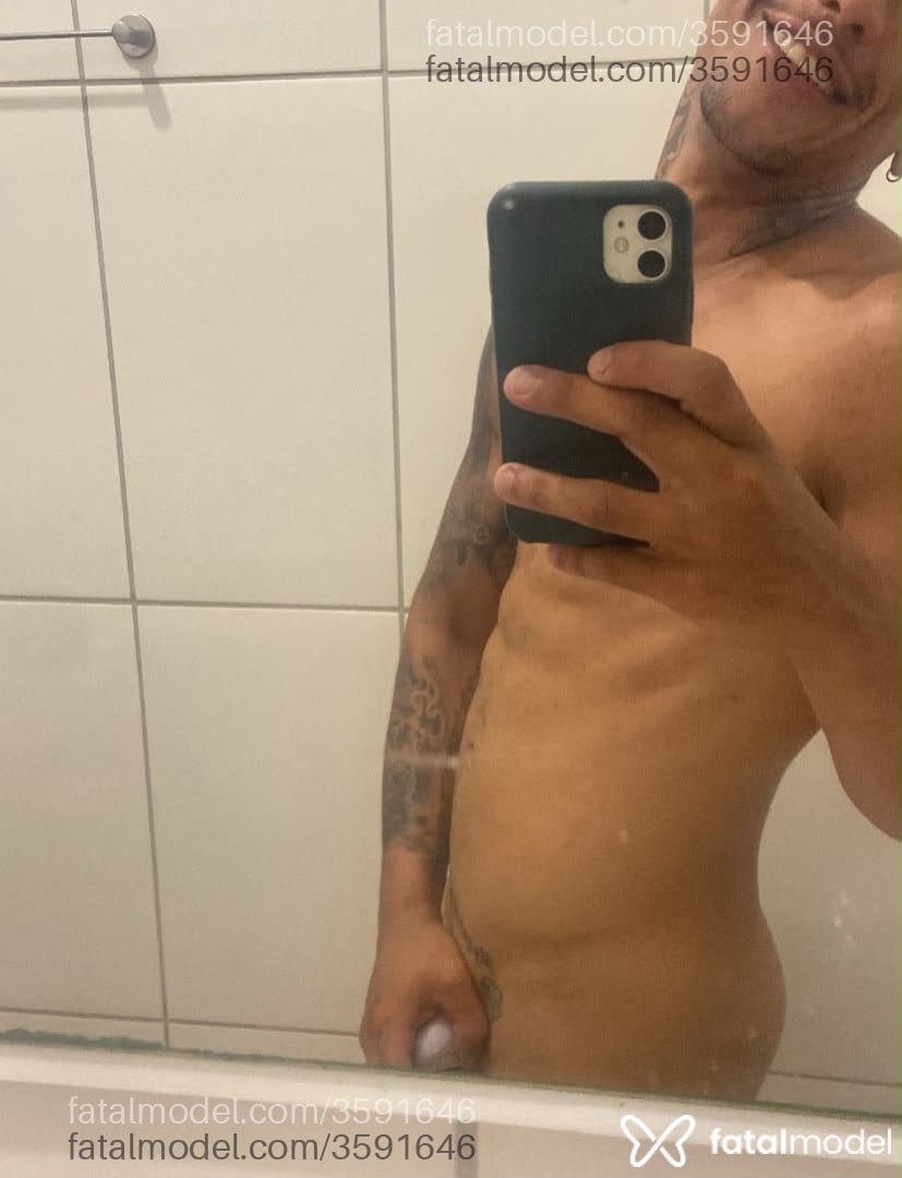 Acompanhante homem trans morena (o) de olhos castanhos - Gustavo