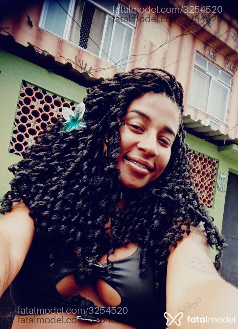 Acompanhante mulher morena (o) de olhos mel - Bruna