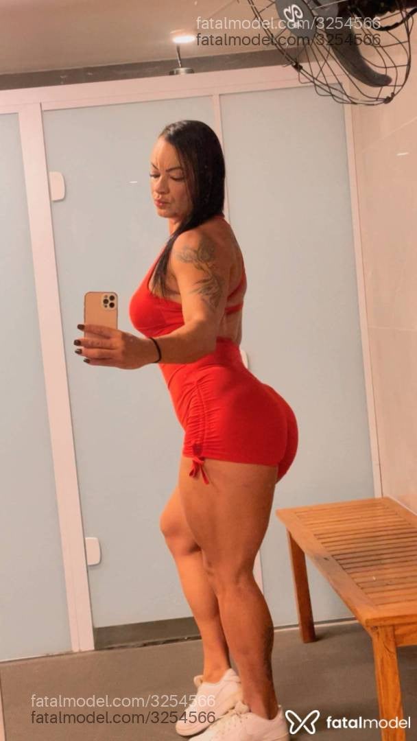 Acompanhante mulher com cabelo castanho de olhos mel em Rio de Janeiro Acompanhante mulher com cabelo castanho de olhos mel em Rio de Janeiro - Gabriela