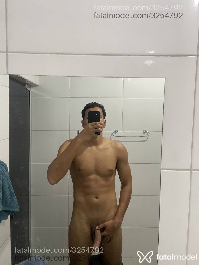 Acompanhante homem morena (o) de olhos castanhos em Virtual - Joao Carlos