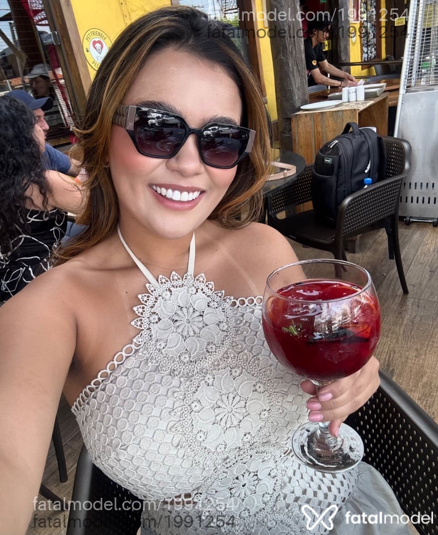 Acompanhante mulher com cabelo castanho de olhos pretos - Gabriely