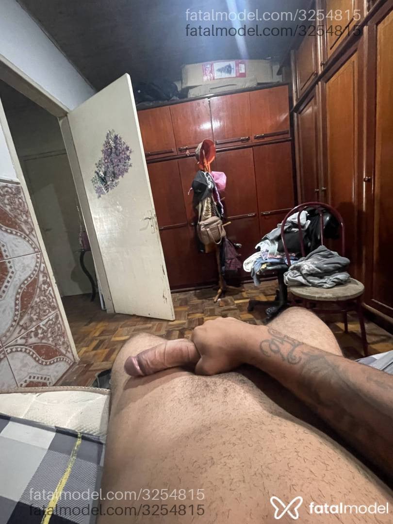 Acompanhante homem com cabelo castanho de olhos castanhos - Adriangb Acompanhante homem com cabelo castanho de olhos castanhos - Adriangb