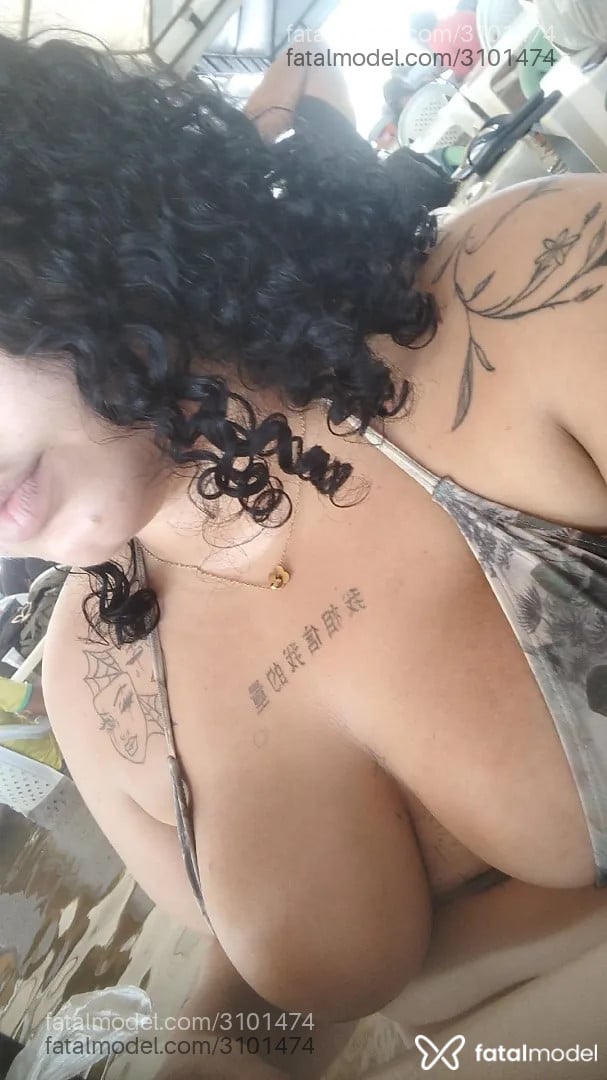 Acompanhante mulher morena (o) de olhos verdes - Sabrina