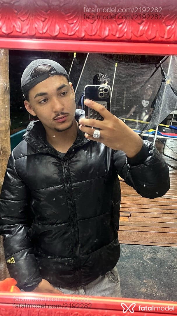 Acompanhante homem morena (o) de olhos castanhos - Carllos