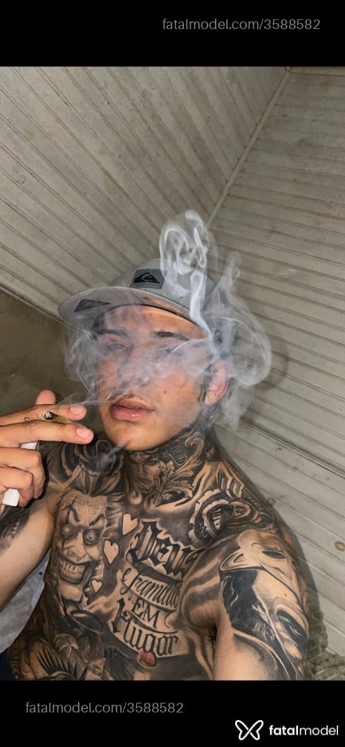 Acompanhante homem morena (o) de olhos pretos - Menor Chapa Kent