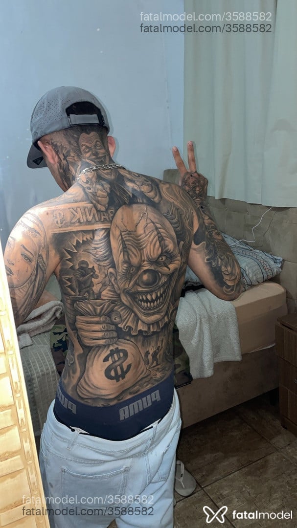 Acompanhante homem morena (o) de olhos pretos - Menor Chapa Kent