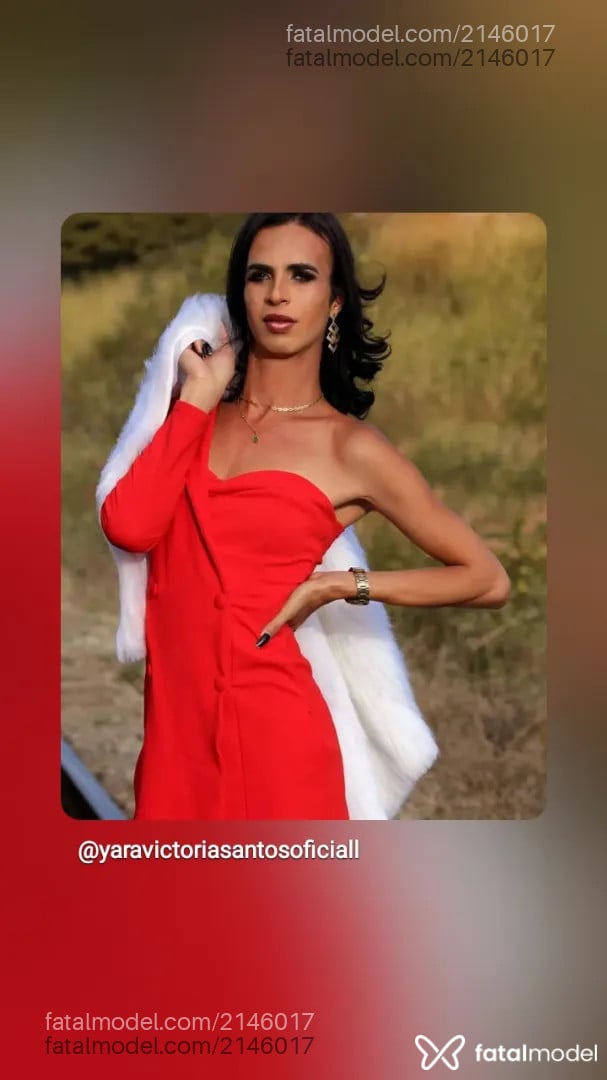 Acompanhante mulher trans morena (o) de olhos verdes - Yara Victoria