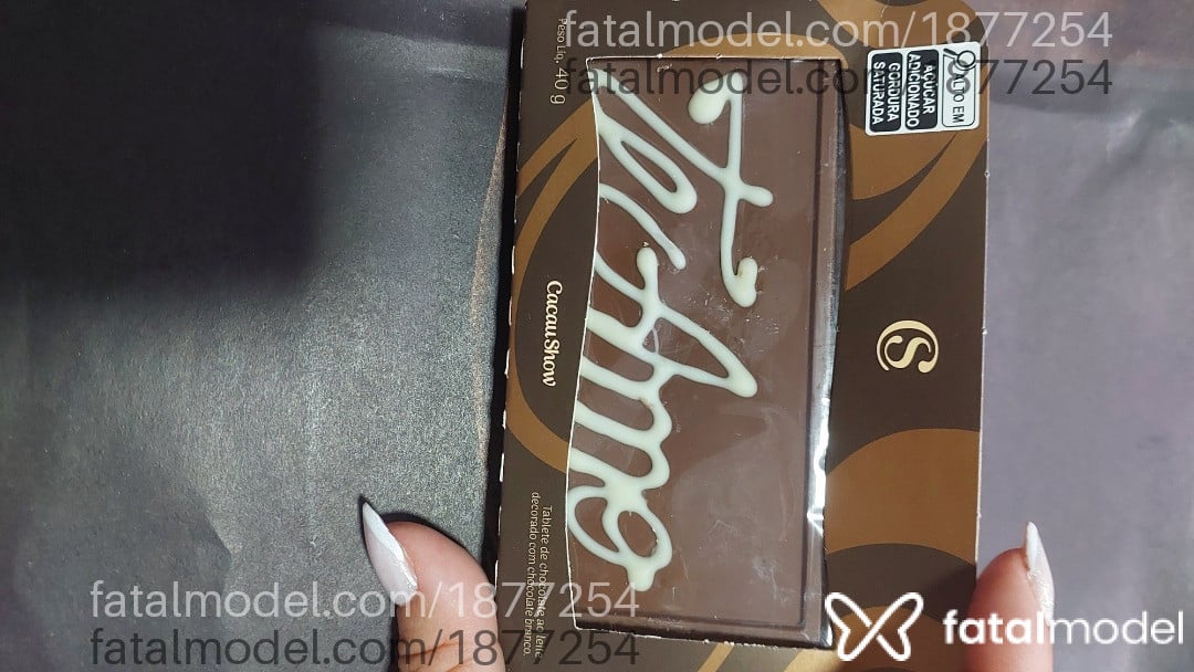 Acompanhante mulher com cabelo castanho de olhos mel - Tamires Leão
