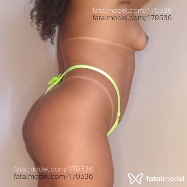 Acompanhante mulher com cabelo castanho de olhos castanhos - DADAI