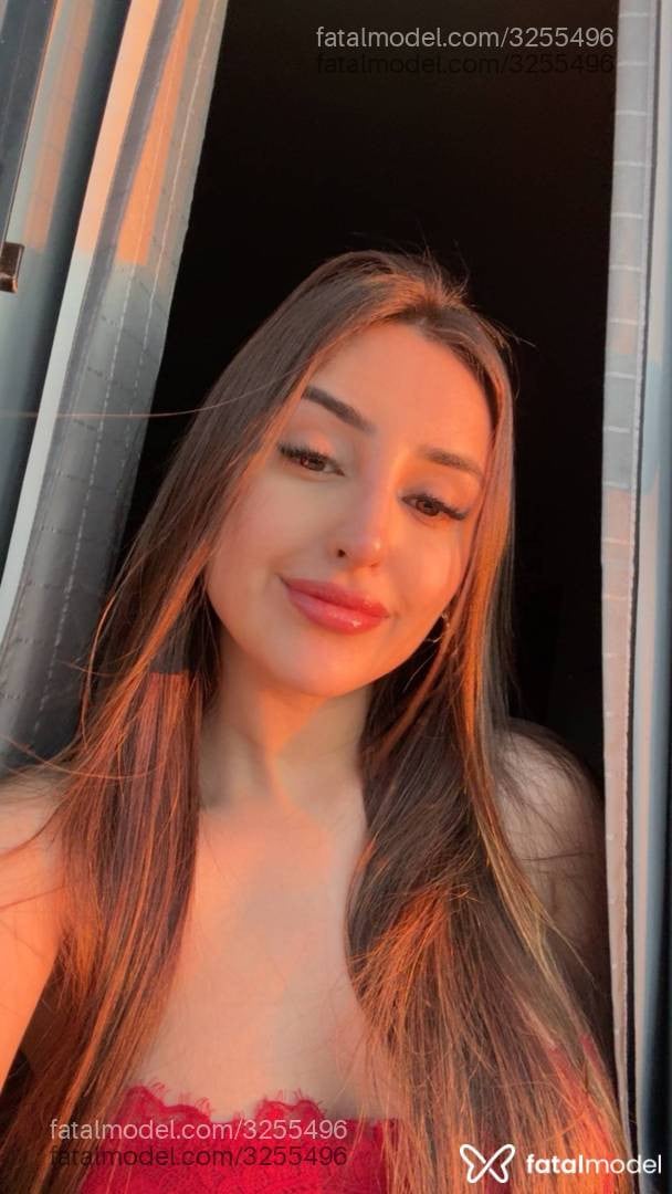 Acompanhante mulher morena (o) de olhos castanhos - Sofia
