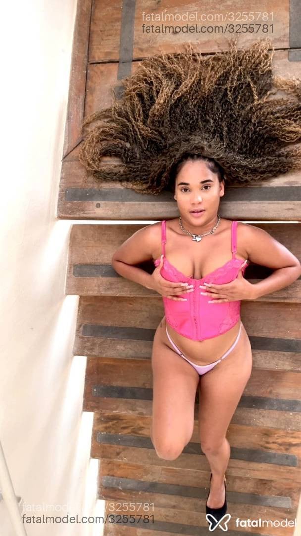 Acompanhante mulher morena (o) de olhos pretos - Isabella Bella