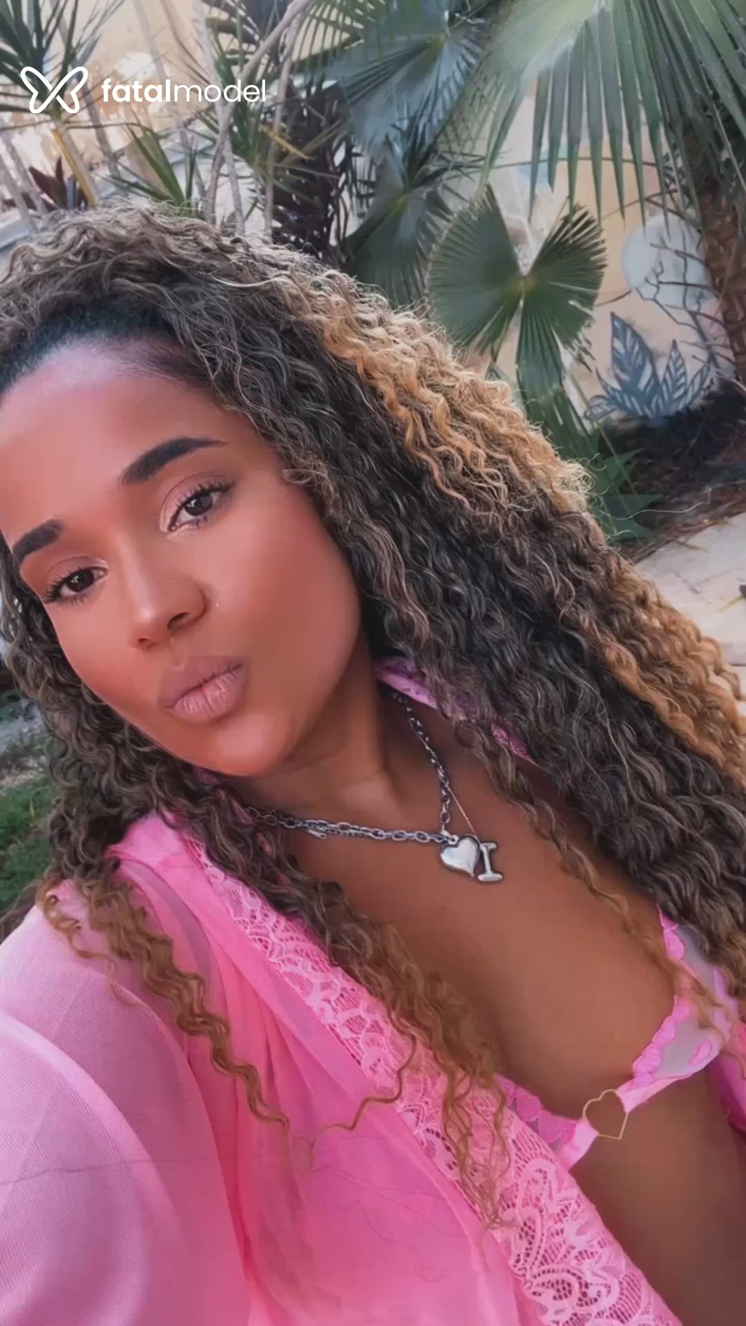 Acompanhante mulher morena (o) de olhos pretos - Isabella Bella
