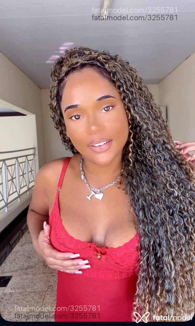 Acompanhante mulher morena (o) de olhos pretos - Isabella Bella