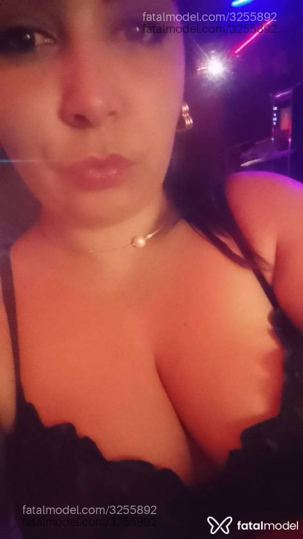 Acompanhante mulher morena (o) de olhos castanhos - Julia