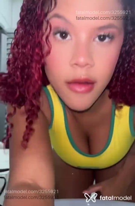 Acompanhante mulher ruiva (o) de olhos castanhos em Serra - Carla Souza