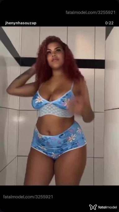 Acompanhante mulher ruiva (o) de olhos castanhos - Jhenynha Souza