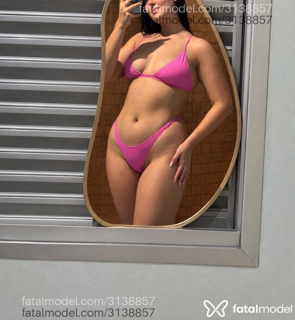 Acompanhante mulher com cabelo castanho de olhos castanhos - Catarina Caetano Acompanhante mulher com cabelo castanho de olhos castanhos - Catarina Caetano