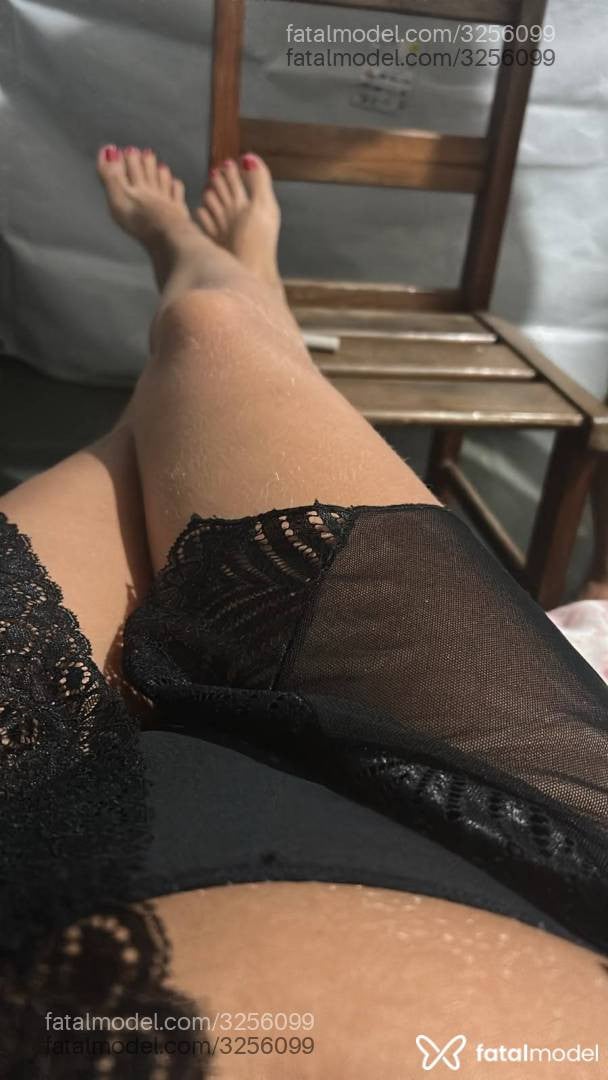 Acompanhante mulher morena (o) de olhos pretos - Paola Bracho