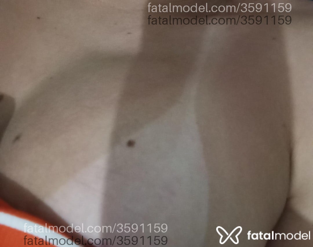 Acompanhante mulher morena (o) de olhos castanhos - Chloe