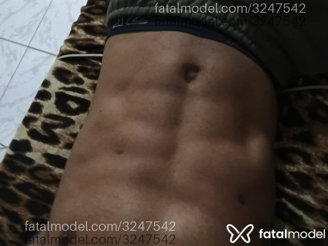 Acompanhante homem morena (o) de olhos pretos - Felipe