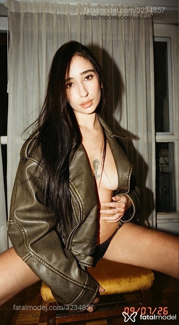 Acompanhante mulher morena (o) de olhos mel - Ludovica