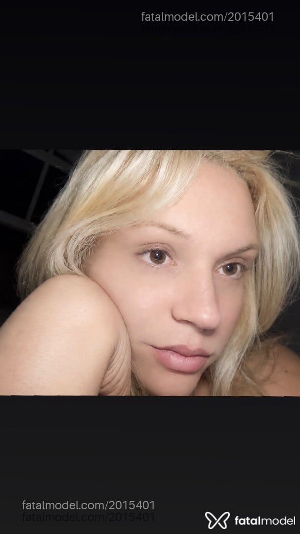 Acompanhante mulher trans loira (o) de olhos castanhos - Sammyra