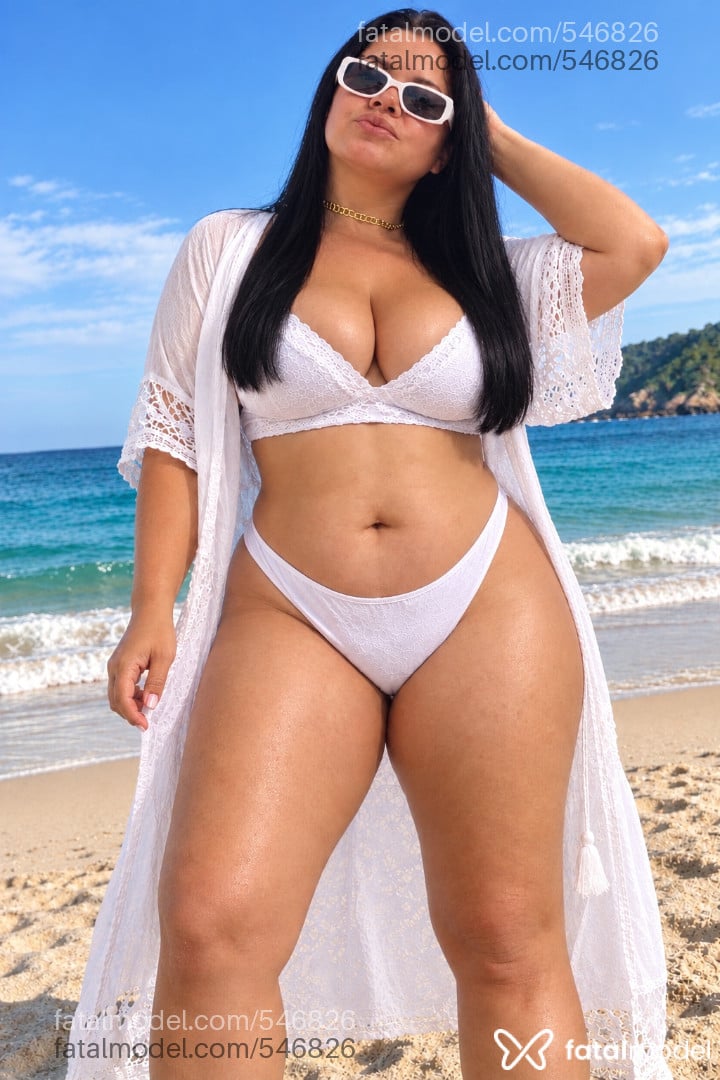 Acompanhante mulher com cabelo castanho de olhos mel - Camila Maya