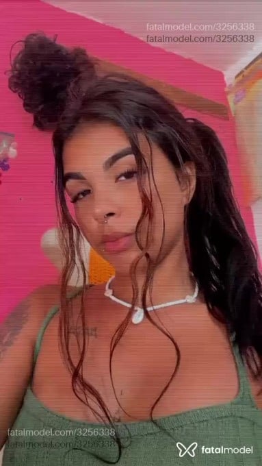 Acompanhante mulher morena (o) de olhos castanhos em Rio das Ostras - Estelar